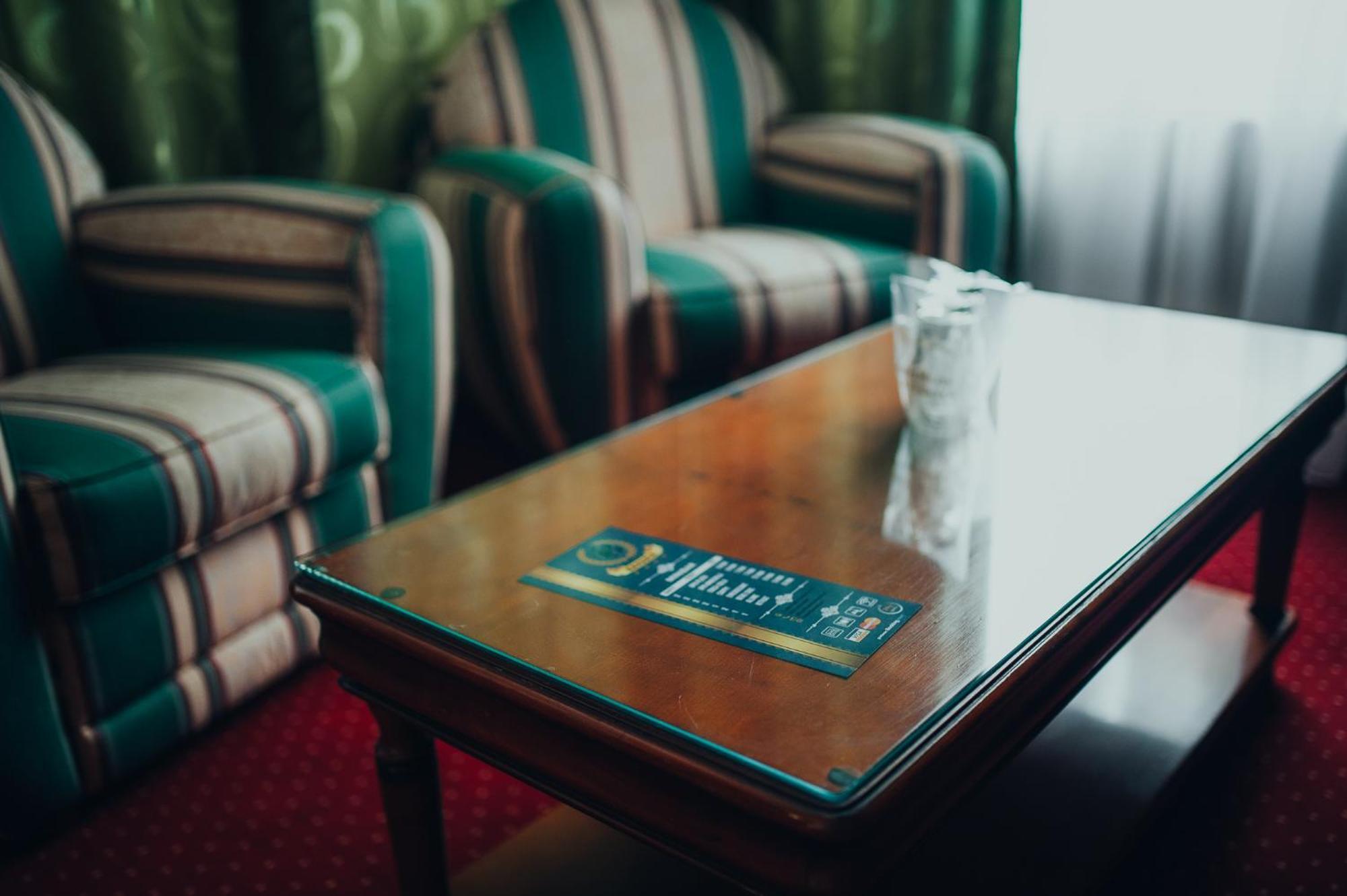 Hotel Bavaria Крайова Экстерьер фото