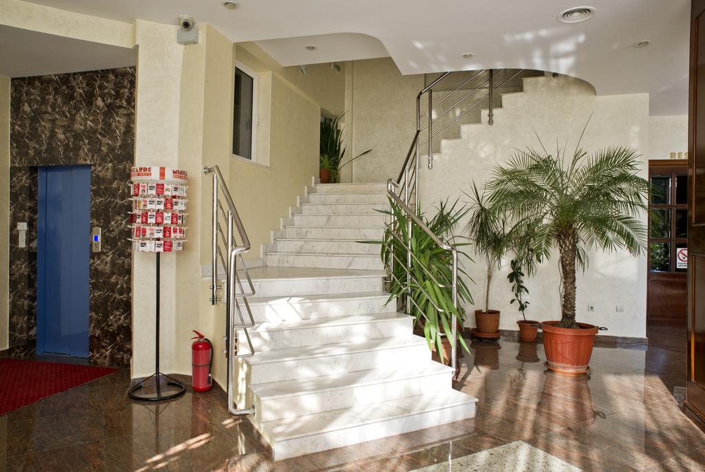 Hotel Bavaria Крайова Экстерьер фото